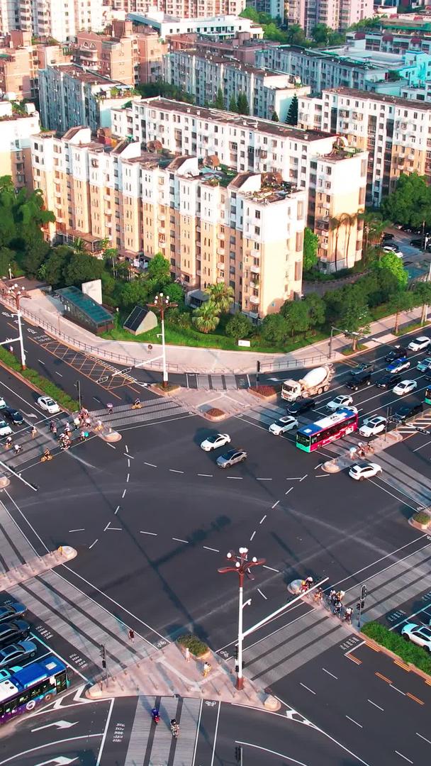 深圳彩田路和红荔路十字路口交通交通交通流量拍摄视频的预览图