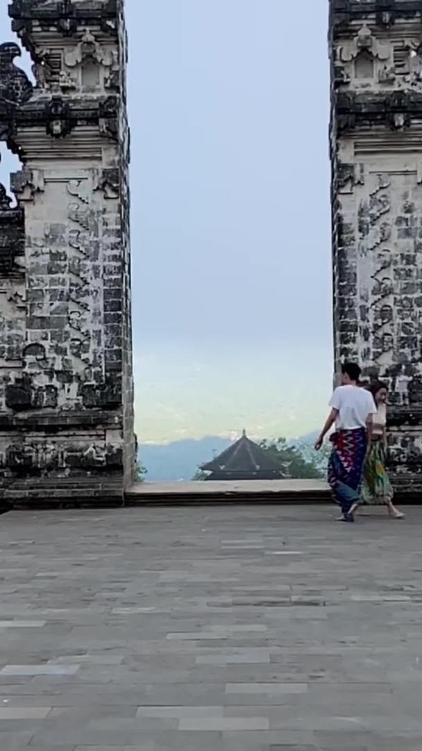 印尼巴厘岛天空之城竖版视频视频的预览图