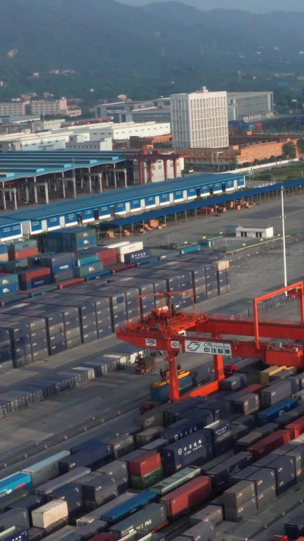 重庆物流港口航拍视频的预览图