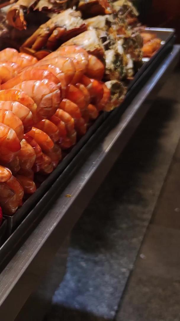 美食街美食海鲜视频的预览图
