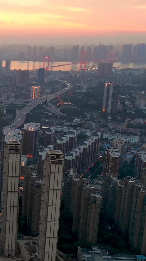武汉武昌主城区航拍晚霞下的城市风光视频的预览图