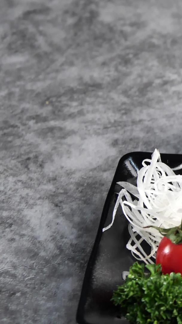 日式烤鳗小吃移镜视频的预览图