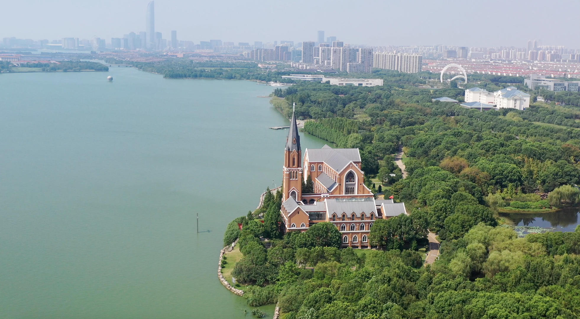 苏州最美的教堂独墅湖教堂视频的预览图