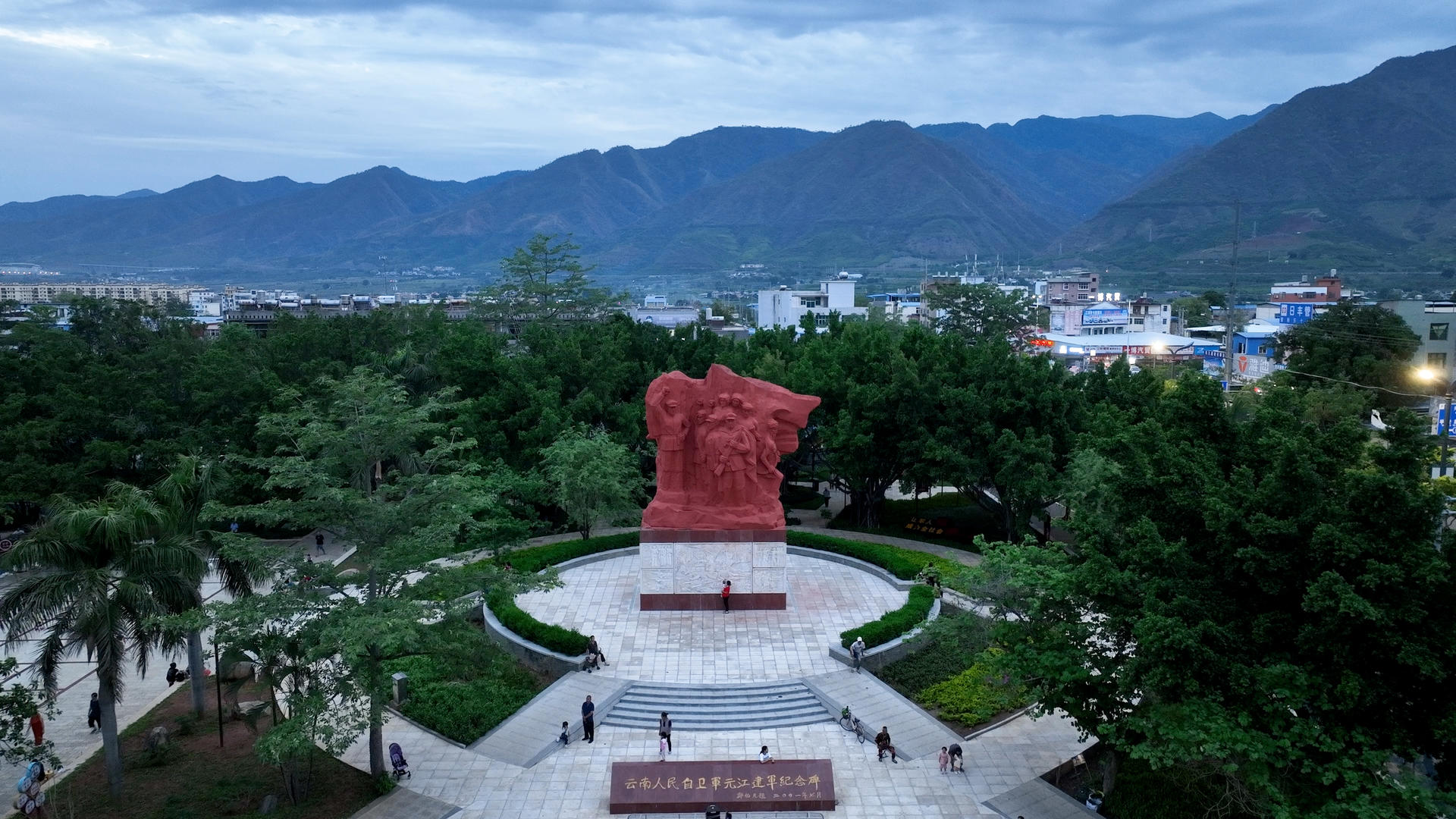 云南元江哈尼彝族傣族自治县红色旅游地标建军纪念碑4k素材视频的预览图