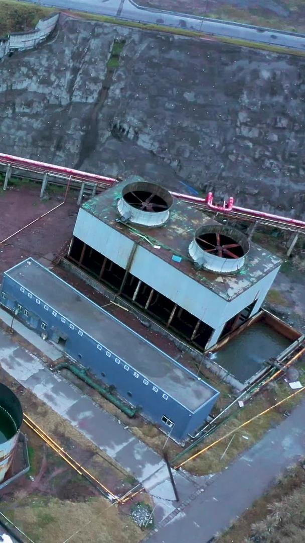 航拍工业风厂机械设备造盐厂破旧蒸汽朋克视频的预览图