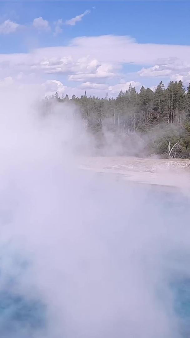 美国黄石地热温泉视频的预览图