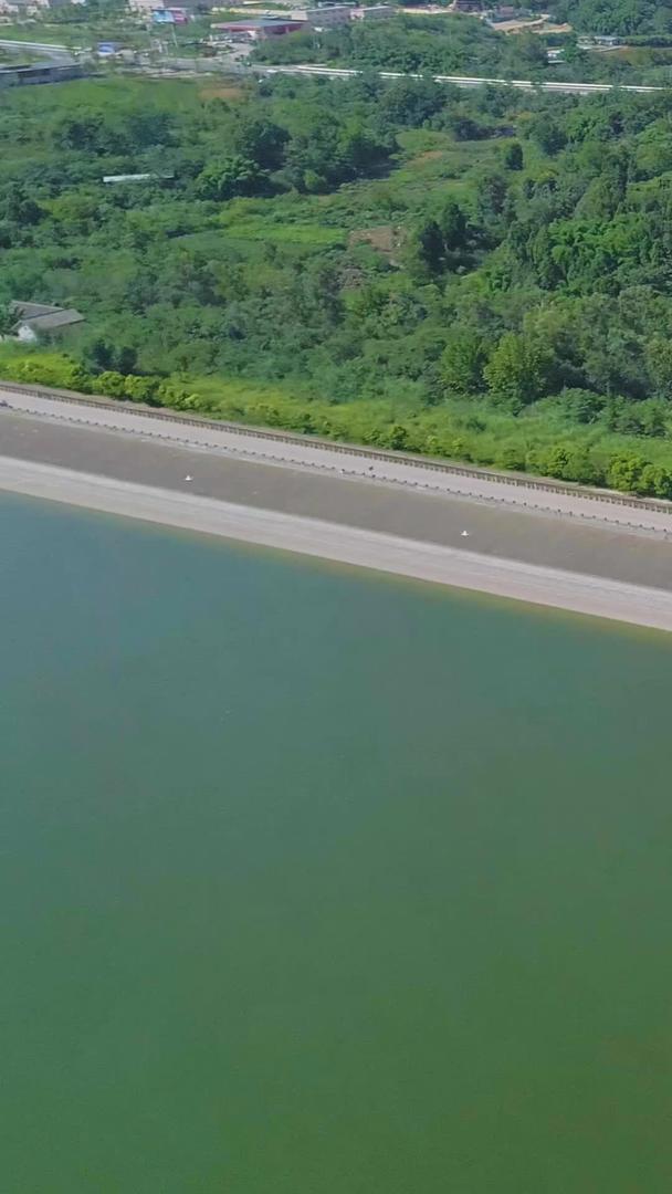 三岔湖景区蓄水大坝航拍视频的预览图