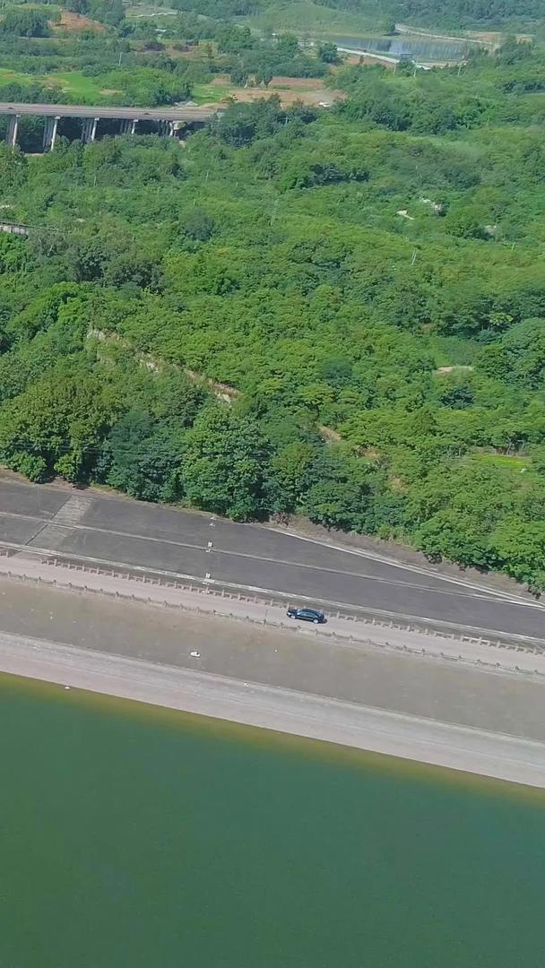 三岔湖景区蓄水大坝航拍视频的预览图