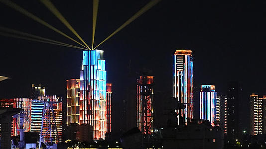 航拍城市夜景地标建筑天际线高楼灯光秀表演4k素材视频的预览图