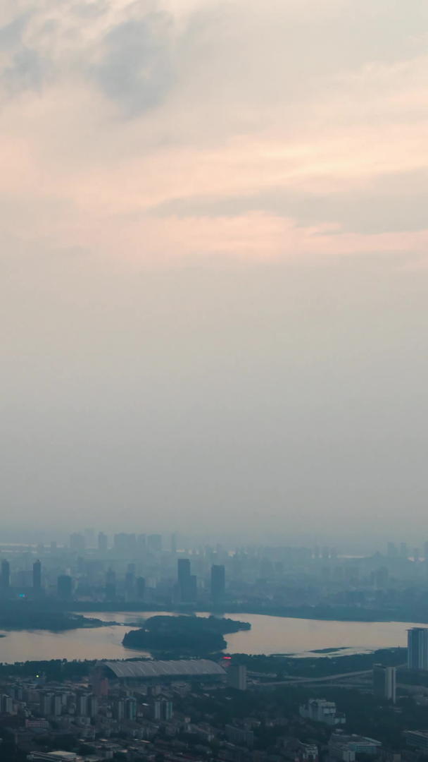 俯瞰南京紫金山城市全景延迟视频的预览图