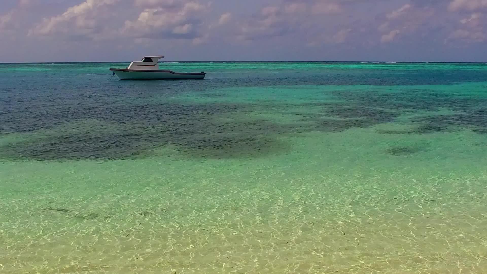 美丽的环礁湖海滩度假的温暖抽象视频的预览图