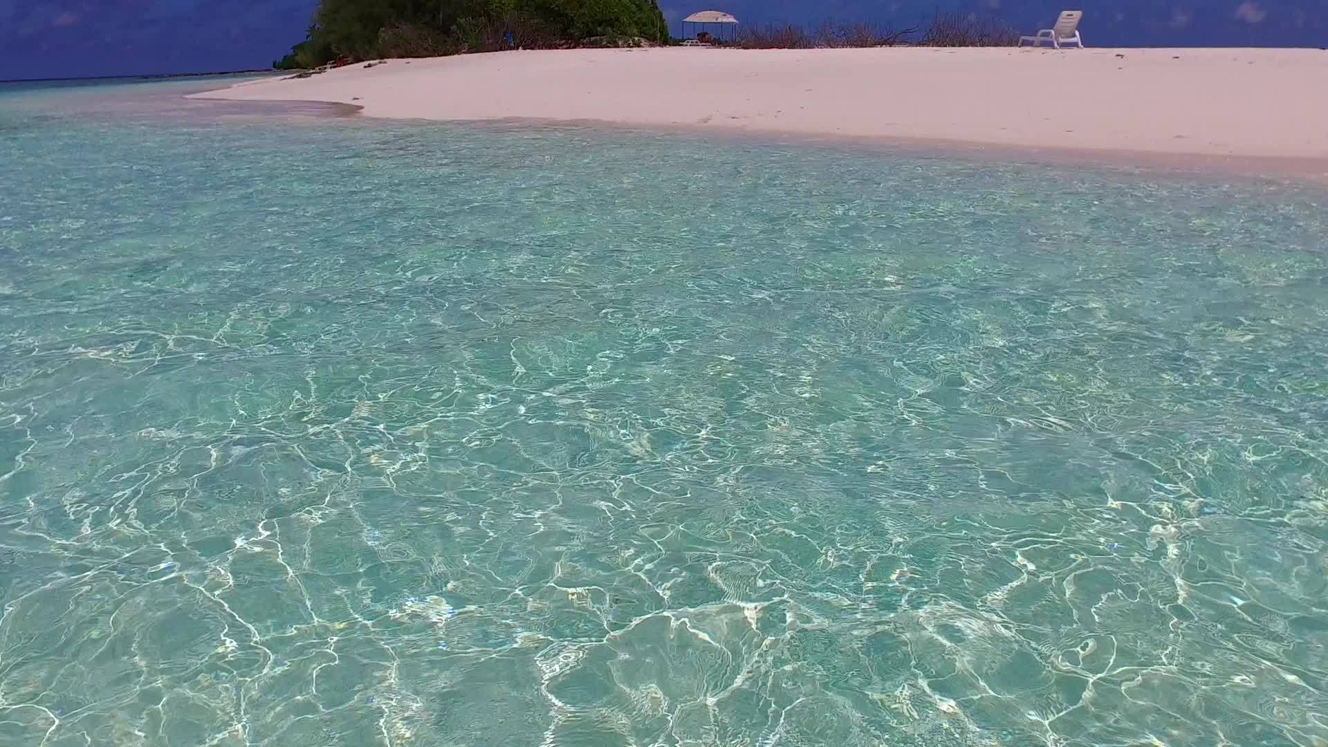 阳光明媚的海洋环礁湖海滩时间摘要视频的预览图