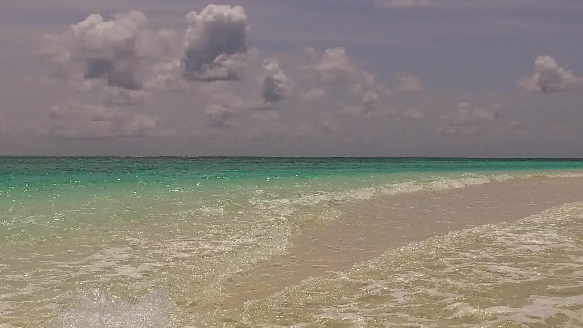 渡渡海度假村海滩冒险空中旅行位于度假胜地附近视频的预览图