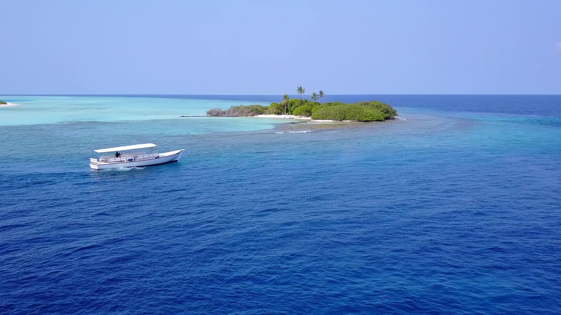 热带度假胜地海滩游览清海白天纹理视频的预览图