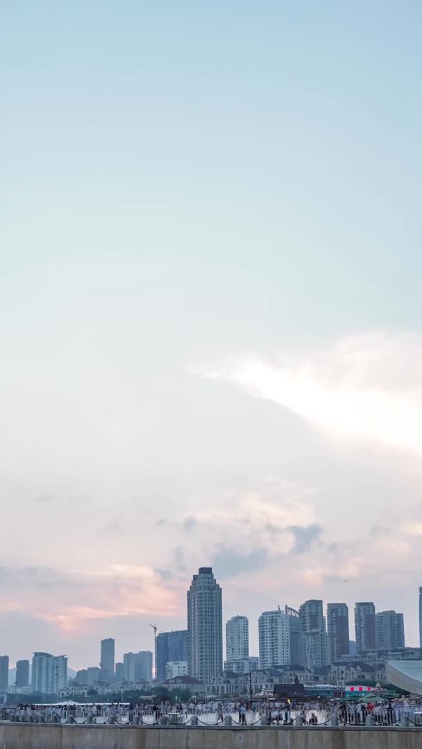 大连星海广场建市百年纪念城雕天书延时日落地标视频的预览图