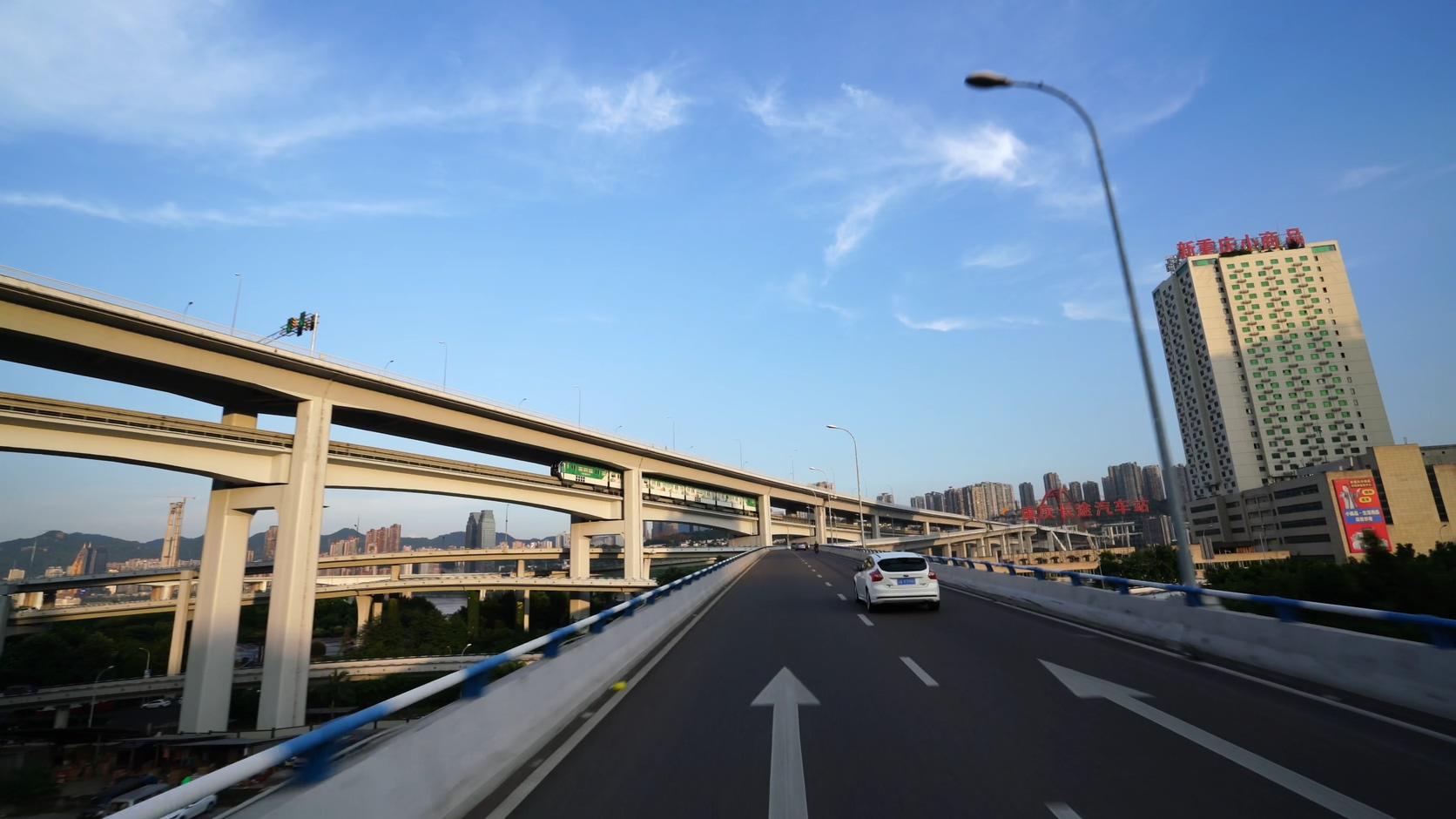 第一视角重庆网红菜园坝大桥视频的预览图