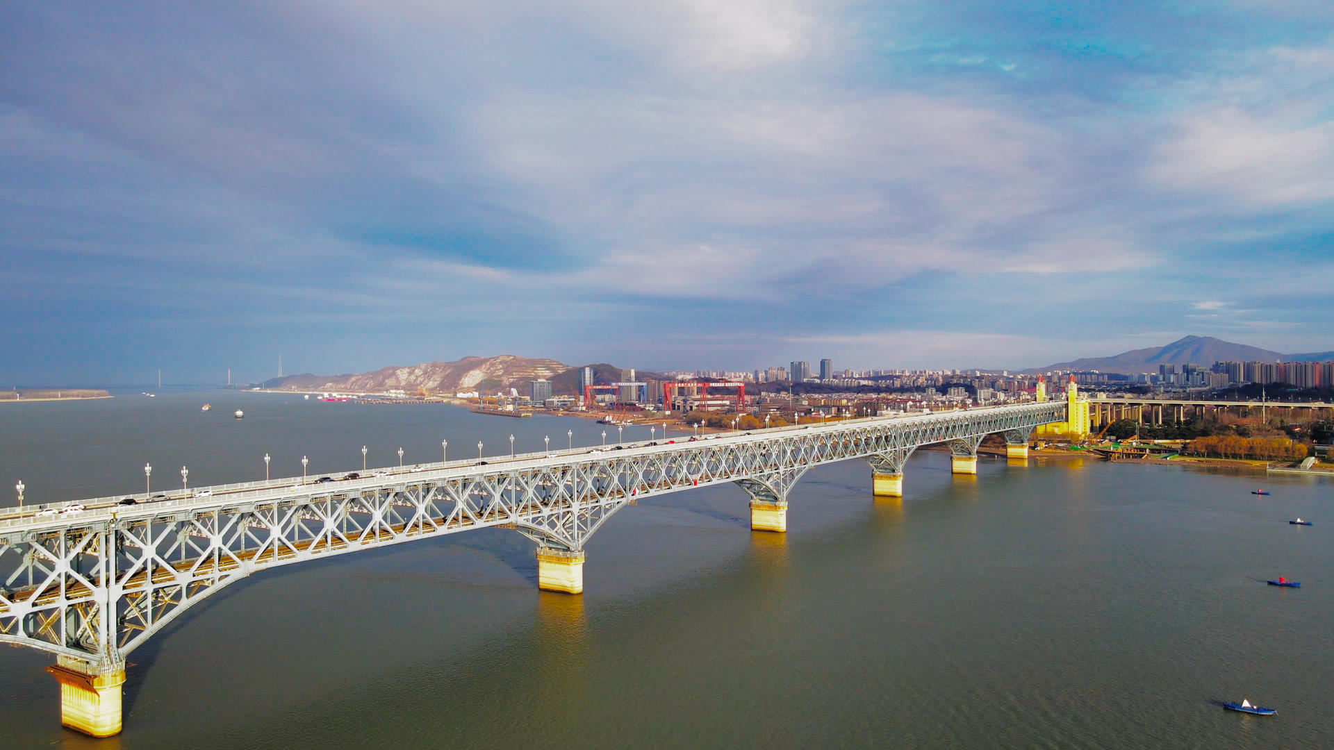 4K航拍南京长江大桥风景视频的预览图