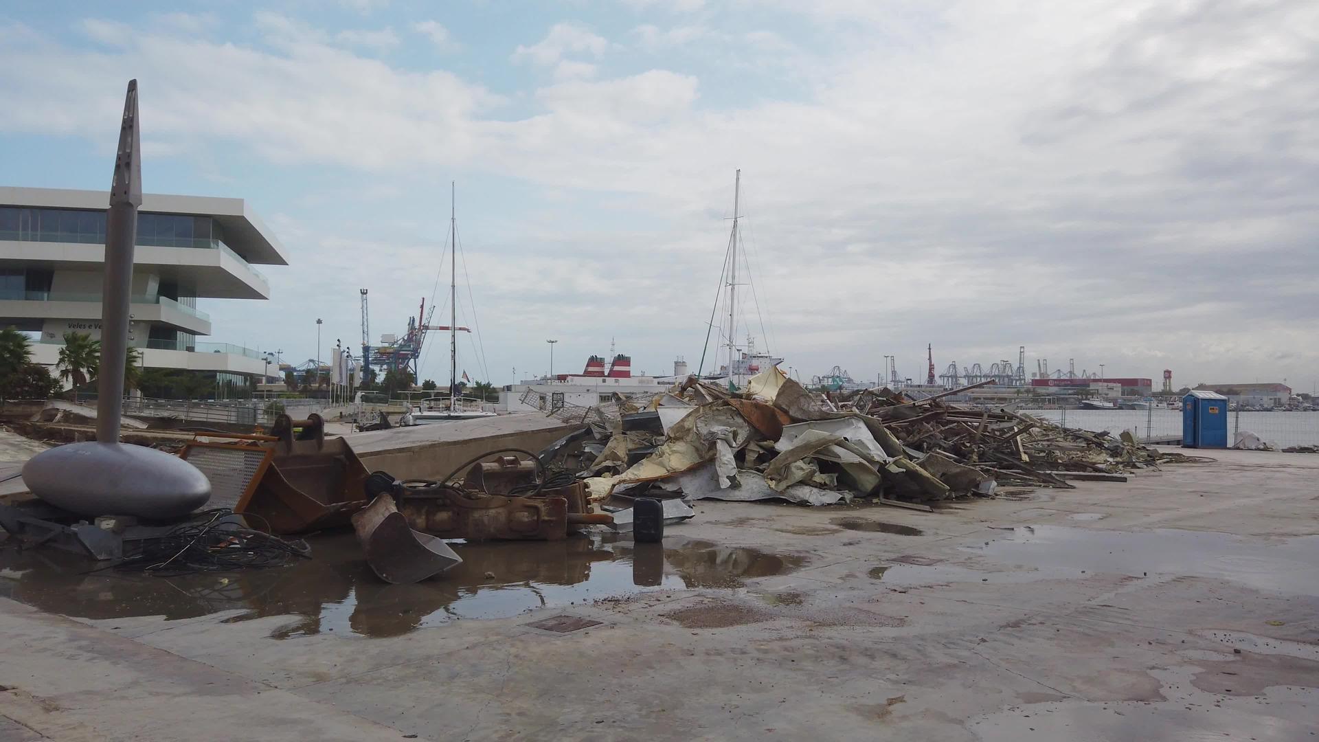 欧洲海港废金属废料视频的预览图