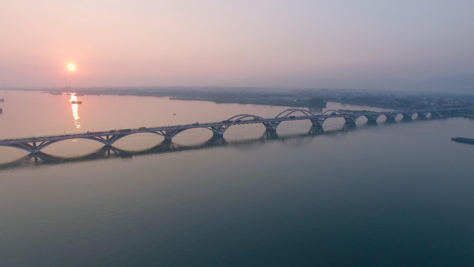 清远大桥4K航拍视频的预览图