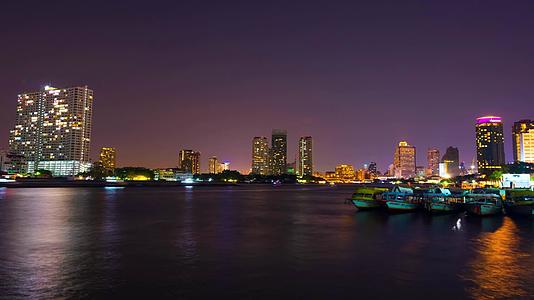 晚上曼谷湄南河的延时视频曝光时间很长视频的预览图