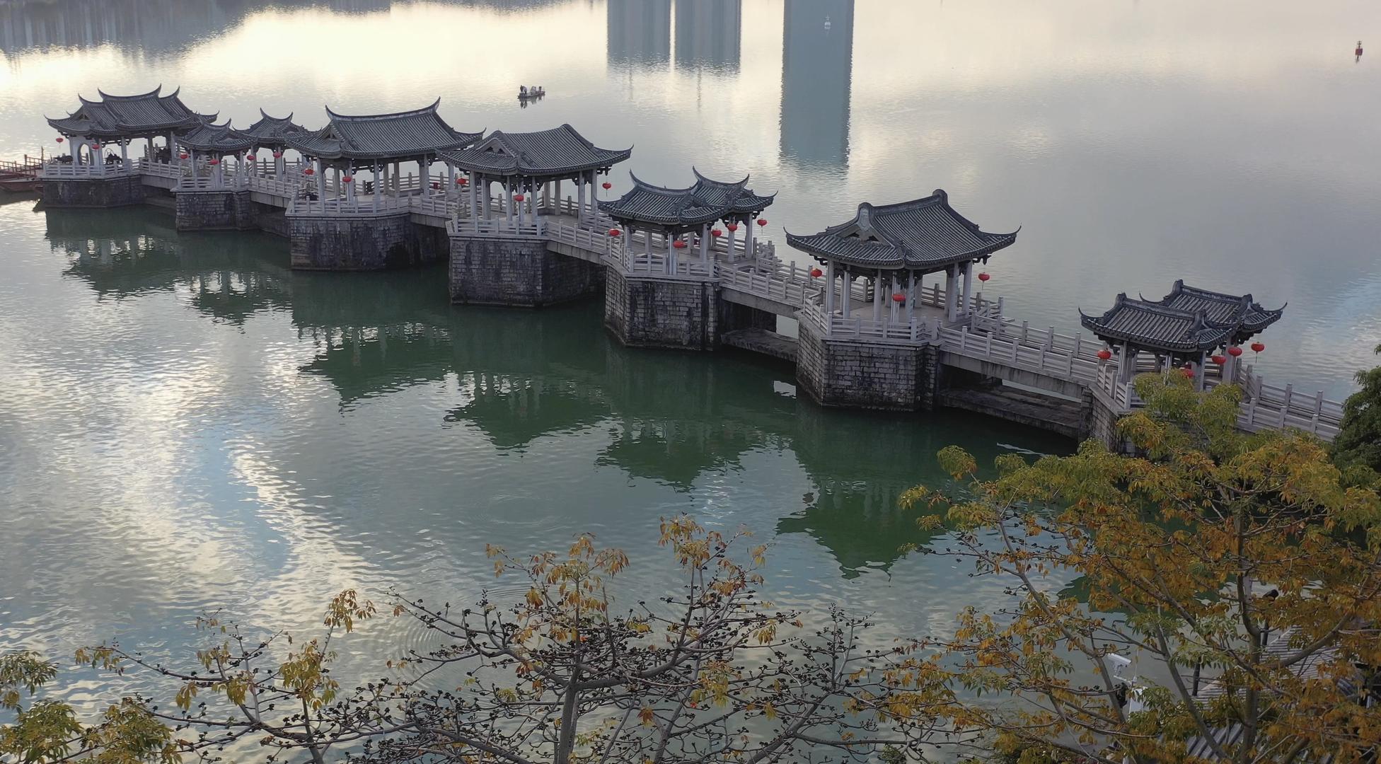 广东潮州广济桥古建筑视频的预览图