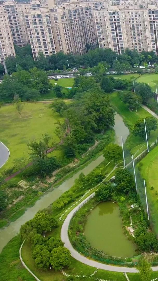 成都市高尔夫球场航拍视频的预览图