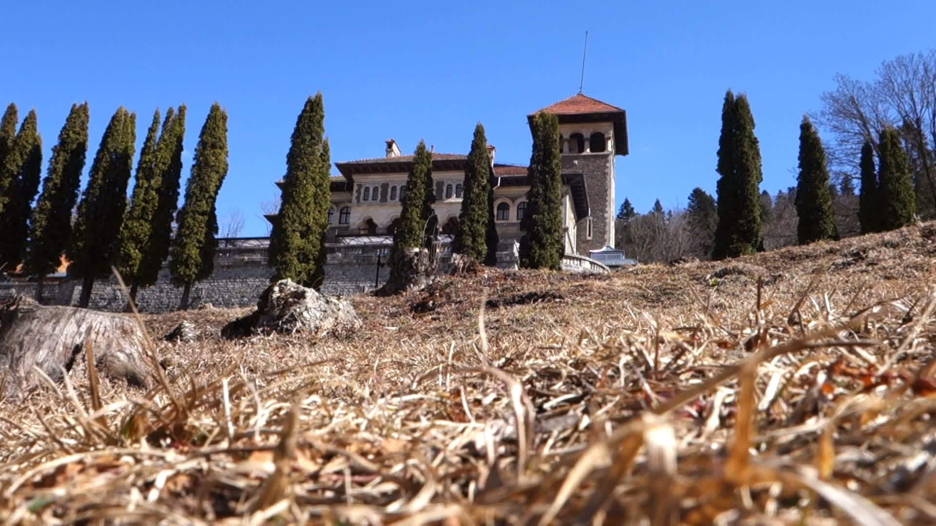 在阳光明媚的一天康塔库兹诺城堡视频的预览图