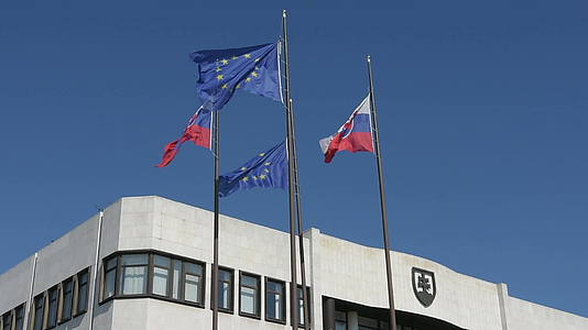 斯洛瓦克议会大楼在布拉迪斯拉视频的预览图