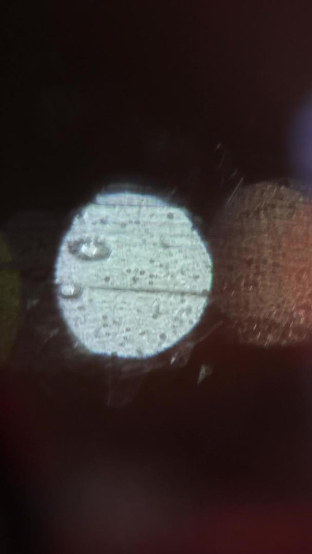 雨季汽车玻璃虚化光斑视频的预览图