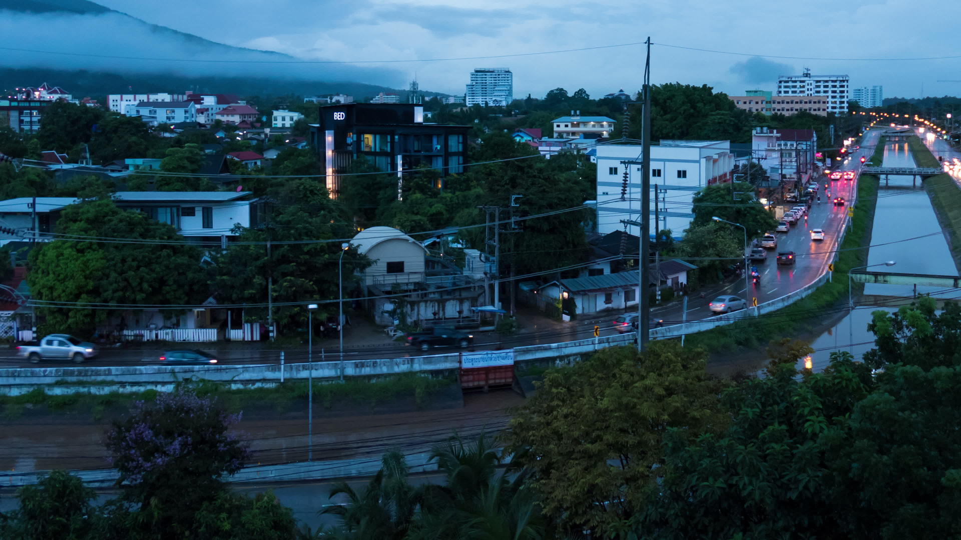 黄昏或黎明的城市风景泰国王国的黑马城时间倒塌了视频的预览图