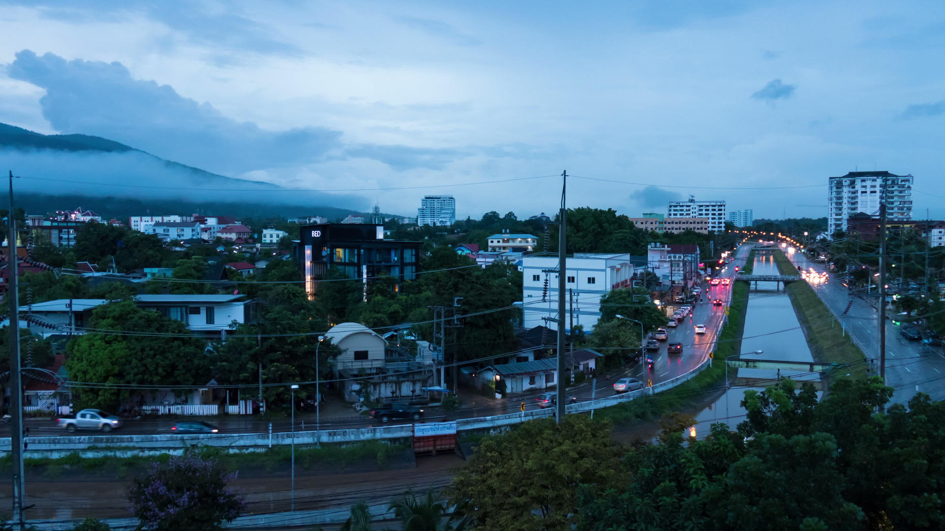 黄昏或黎明的城市风景泰国王国的黑马城时间倒塌了视频的预览图