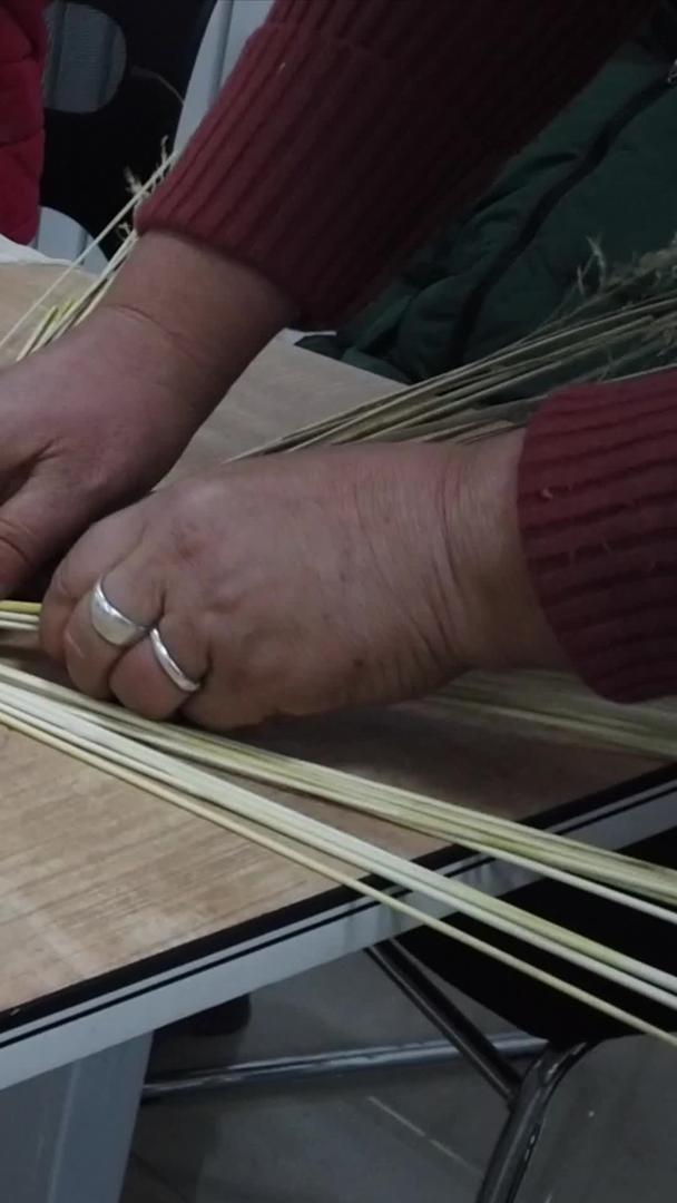 中国传统手工艺草编视频集合视频的预览图