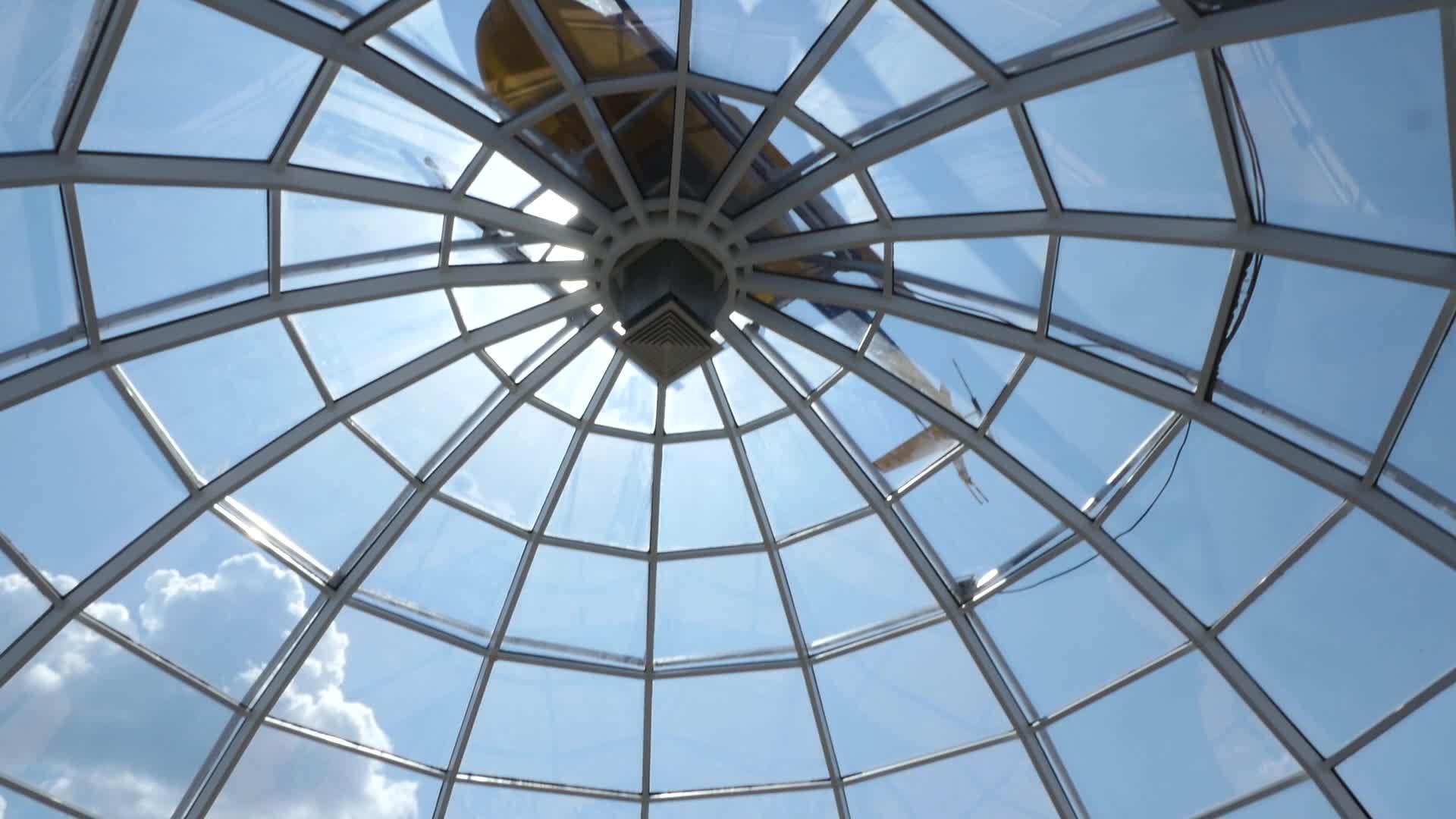 玻璃圆顶的现代建筑视频的预览图