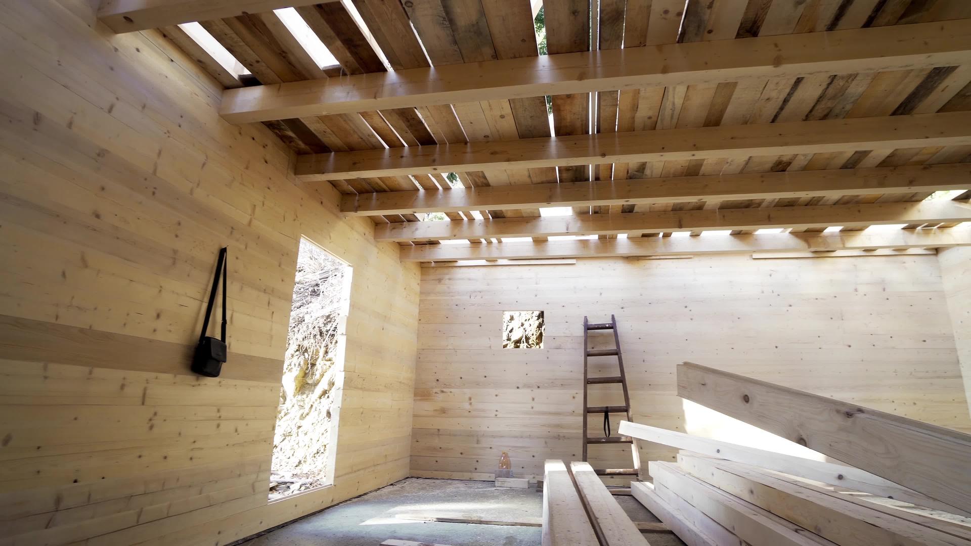 未完成的家用木木木屋建筑视频的预览图