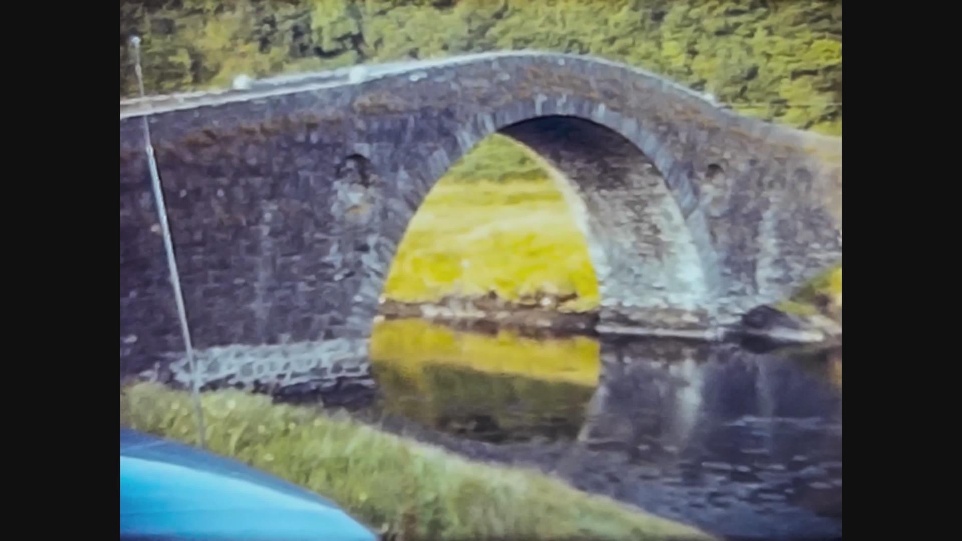 河上的小砖桥视频的预览图