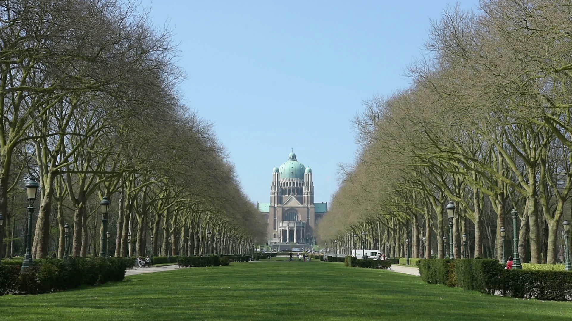 布鲁塞尔国家圣心大教堂视频的预览图