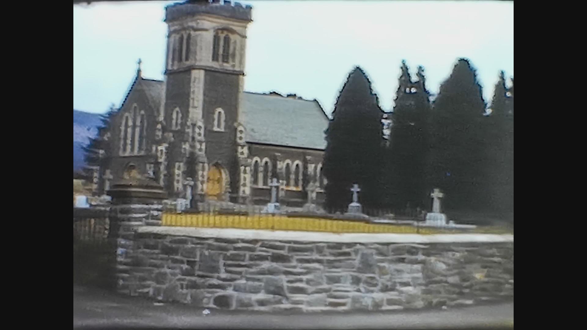 英国郊区教堂视频的预览图