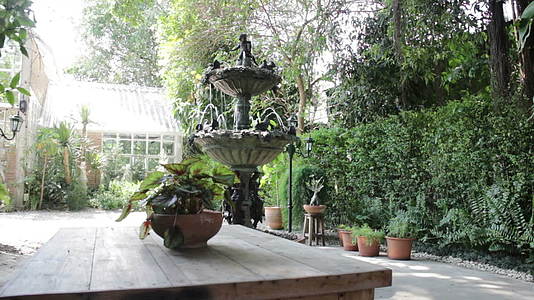 室外花园装饰的喷泉视频的预览图