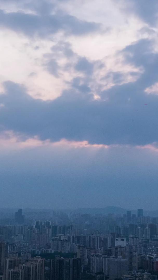 重庆城乌云阳光实拍视频的预览图