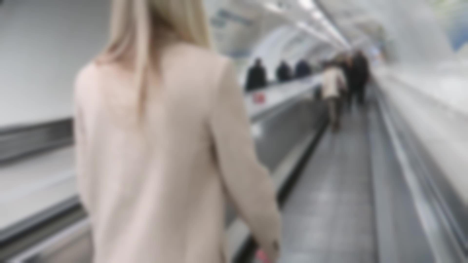 模糊的London地下通勤车视频的预览图