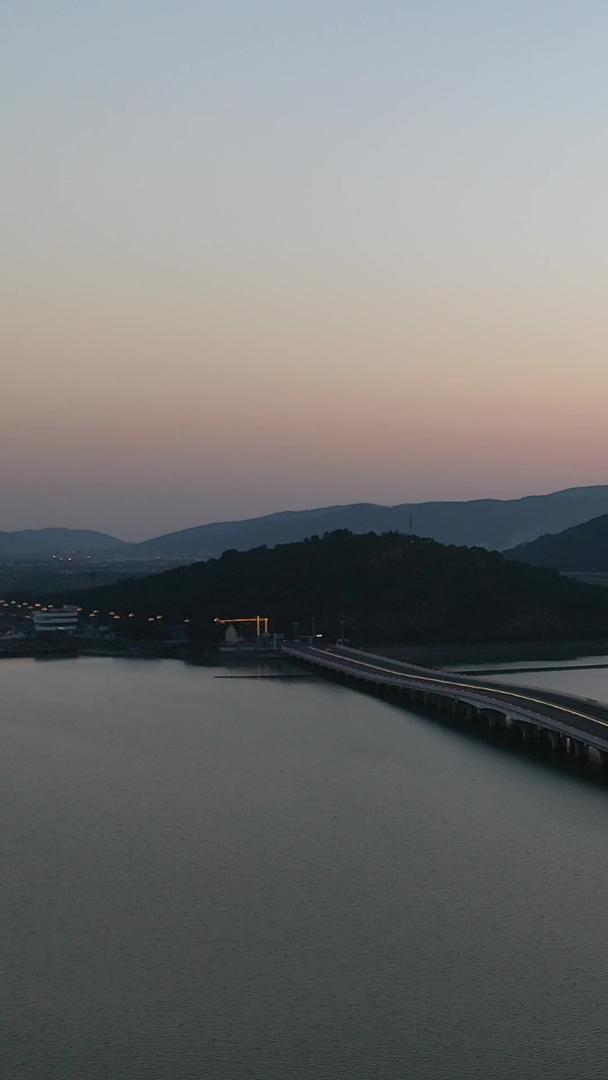 苏州太湖西山大桥航拍日落视频的预览图