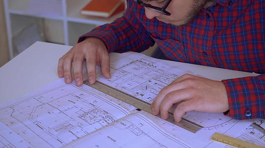 建筑设计师和建筑规划视频的预览图