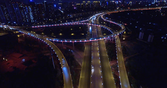 俯拍昆明西二环立交桥夜景视频的预览图