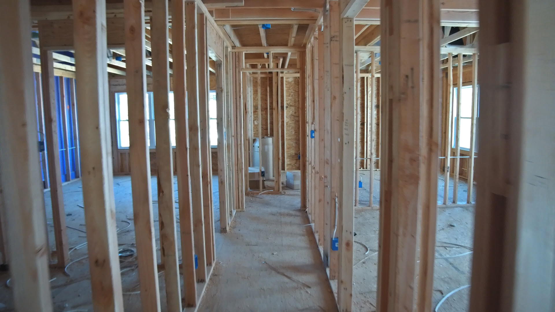 墙壁环绕着美国正在建造的住宅楼视频的预览图