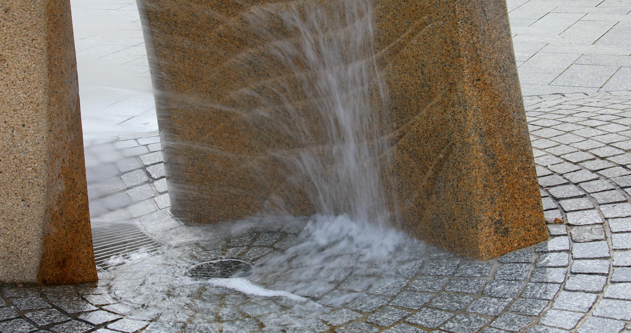 喷泉溅起的喷泉视频的预览图