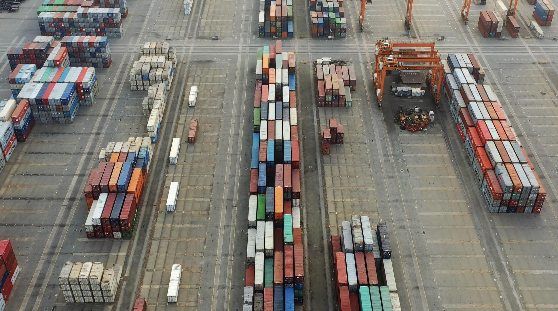 广东汕头国际集装箱码头航拍4K视频视频的预览图