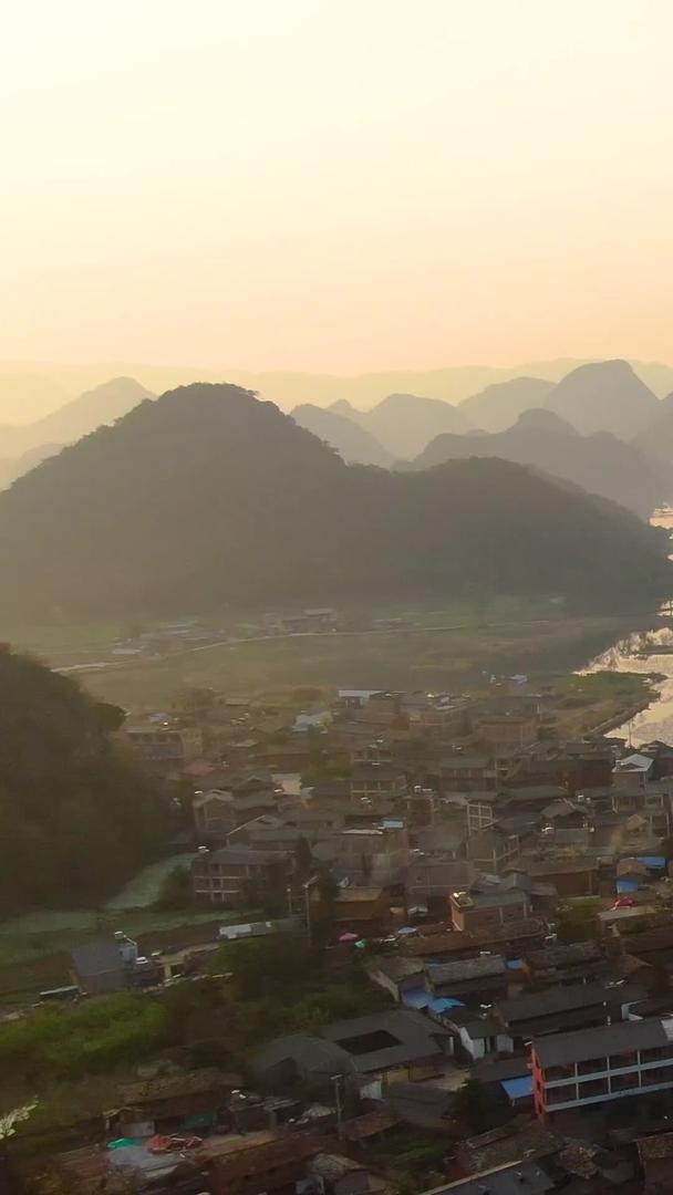 云南著名的5A旅游景点普者黑景区被峰林包围的普者黑村视频视频的预览图
