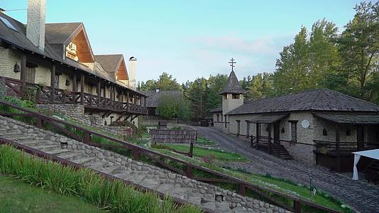 旧中世纪的城市或村庄欧洲建筑视频的预览图