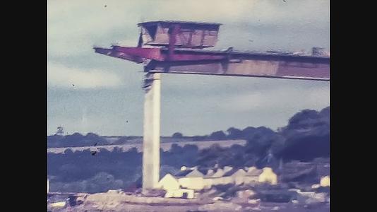 1978年统一王国公路桥梁施工现场视频的预览图