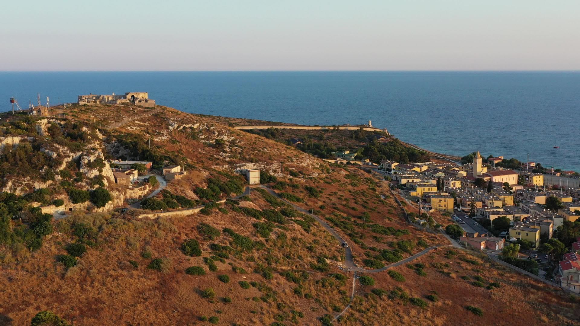 卡利亚里是意大利撒丁岛的鸟瞰图视频的预览图